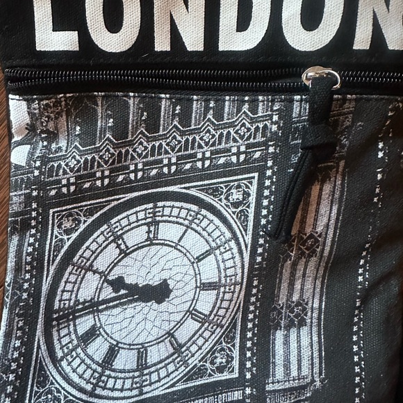 SOLD ON X-POST Robin Ruth Black and White London Crossbody Bag - Picture 9 of 10